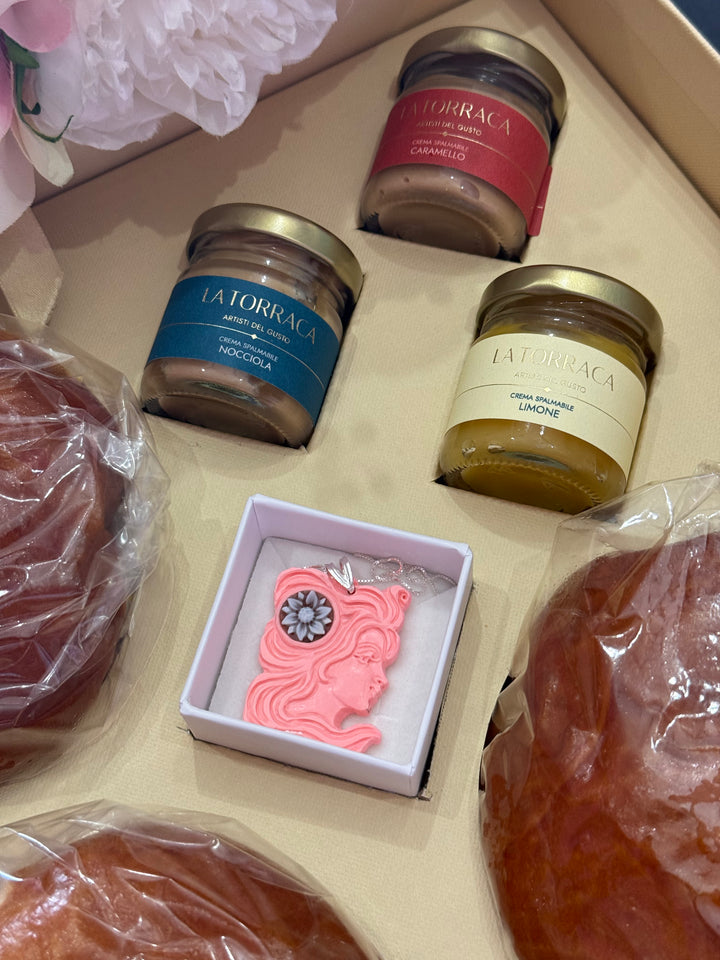 Ciondolo “Le nataline" in pasta e cammeo sardonico montate su argento