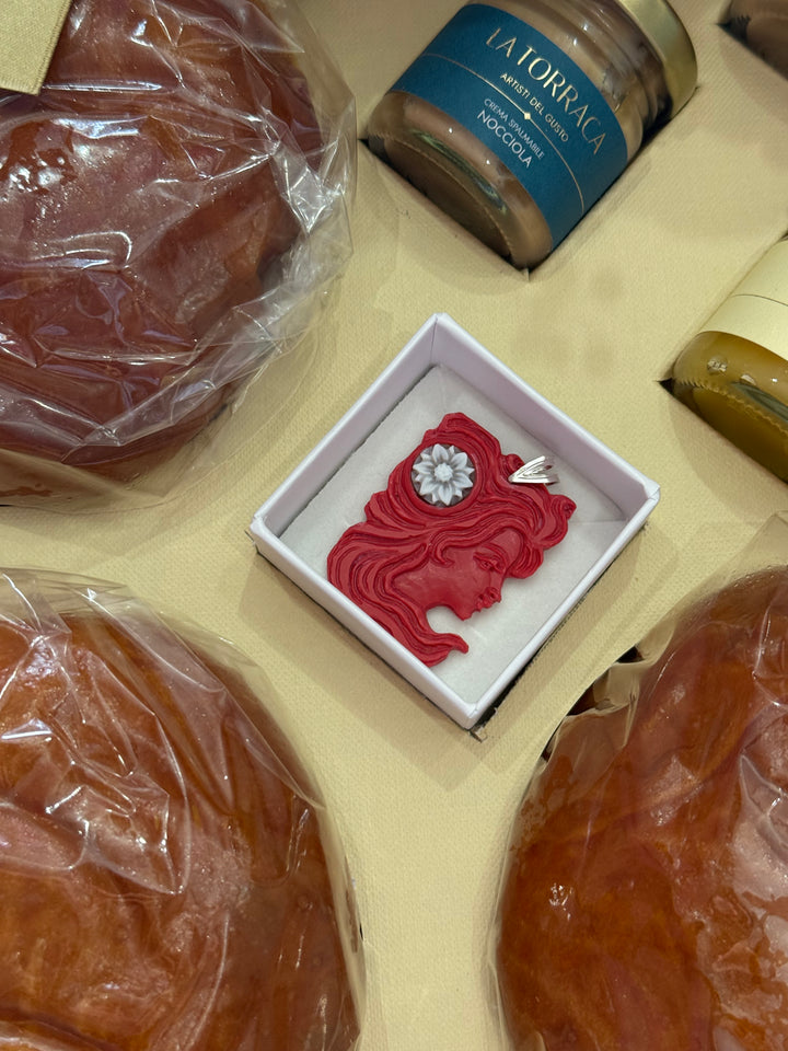 Ciondolo “Le nataline" in pasta e cammeo sardonico montate su argento