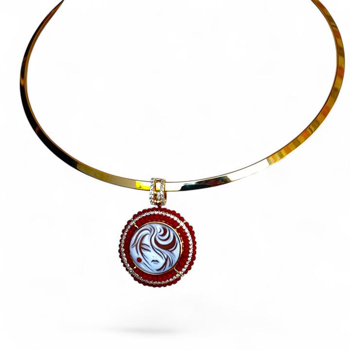 “Lady” pendant in cameo and red coral – woven work on gilded silver