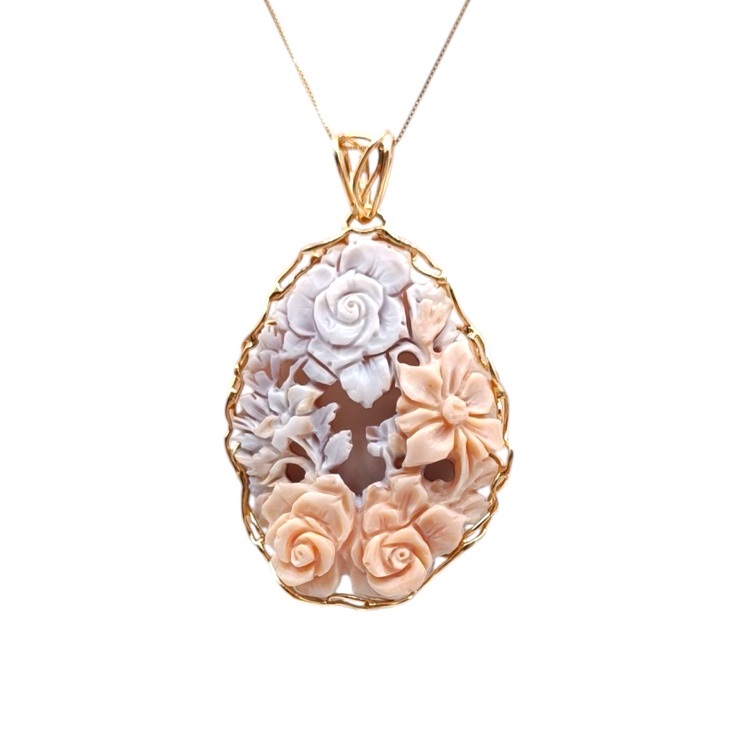 "Flower" pendant necklace in inlaid cameo mounted on silver