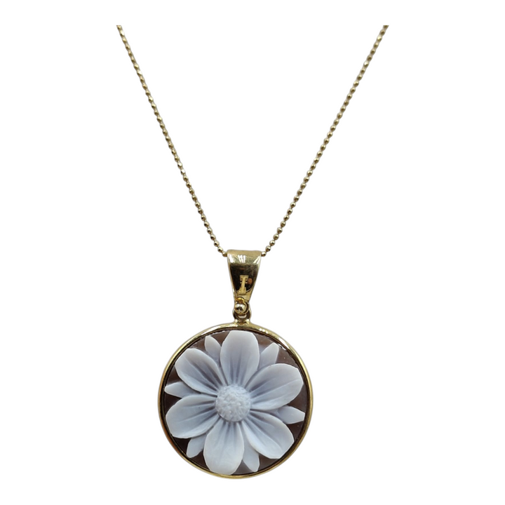 Ciondolo fiore margherita  in cammeo montato in argento dorato