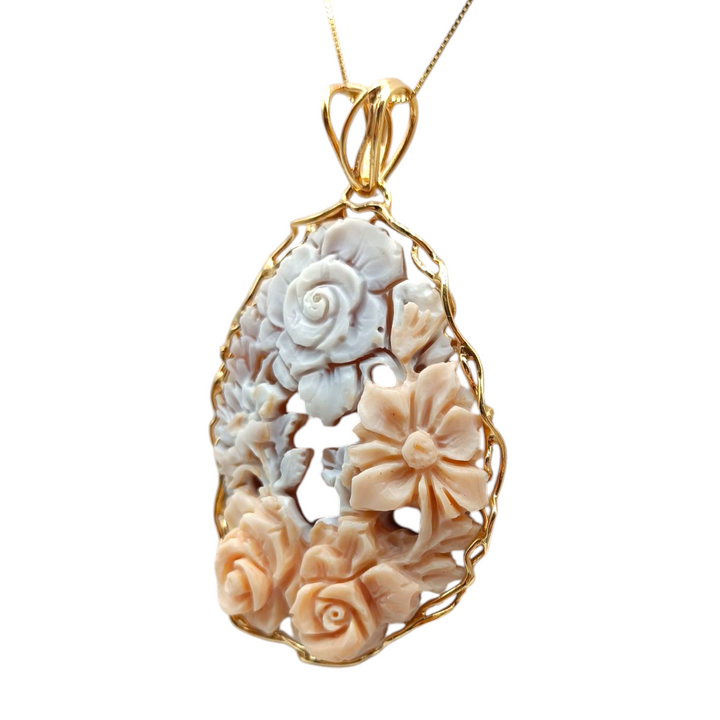 "Flower" pendant necklace in inlaid cameo mounted on silver
