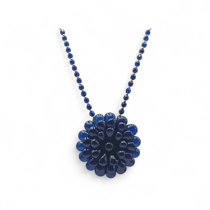 Collana con Fiore e Perle di Ambra blu montata in Ematite Dorata