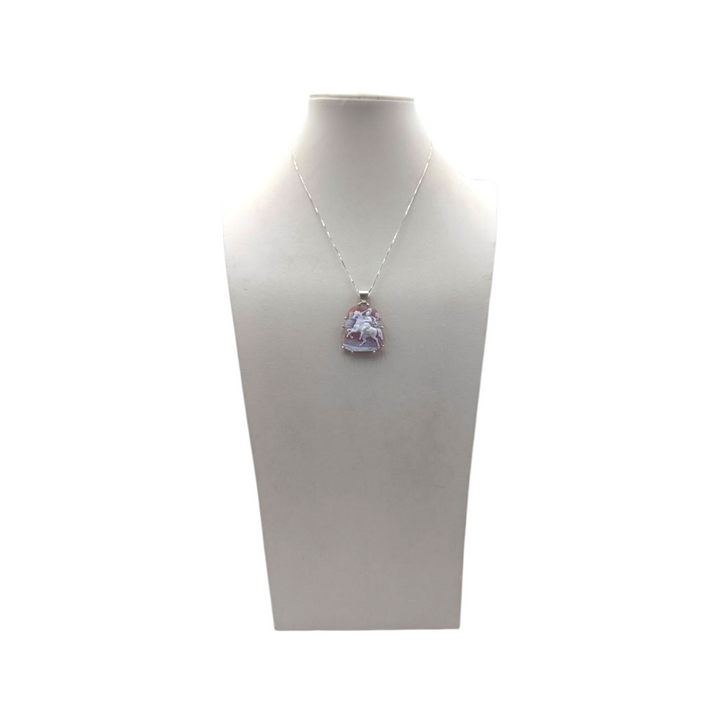 Collana con Ciondolo Cavaliere di Cammeo montata in Argento Satinato