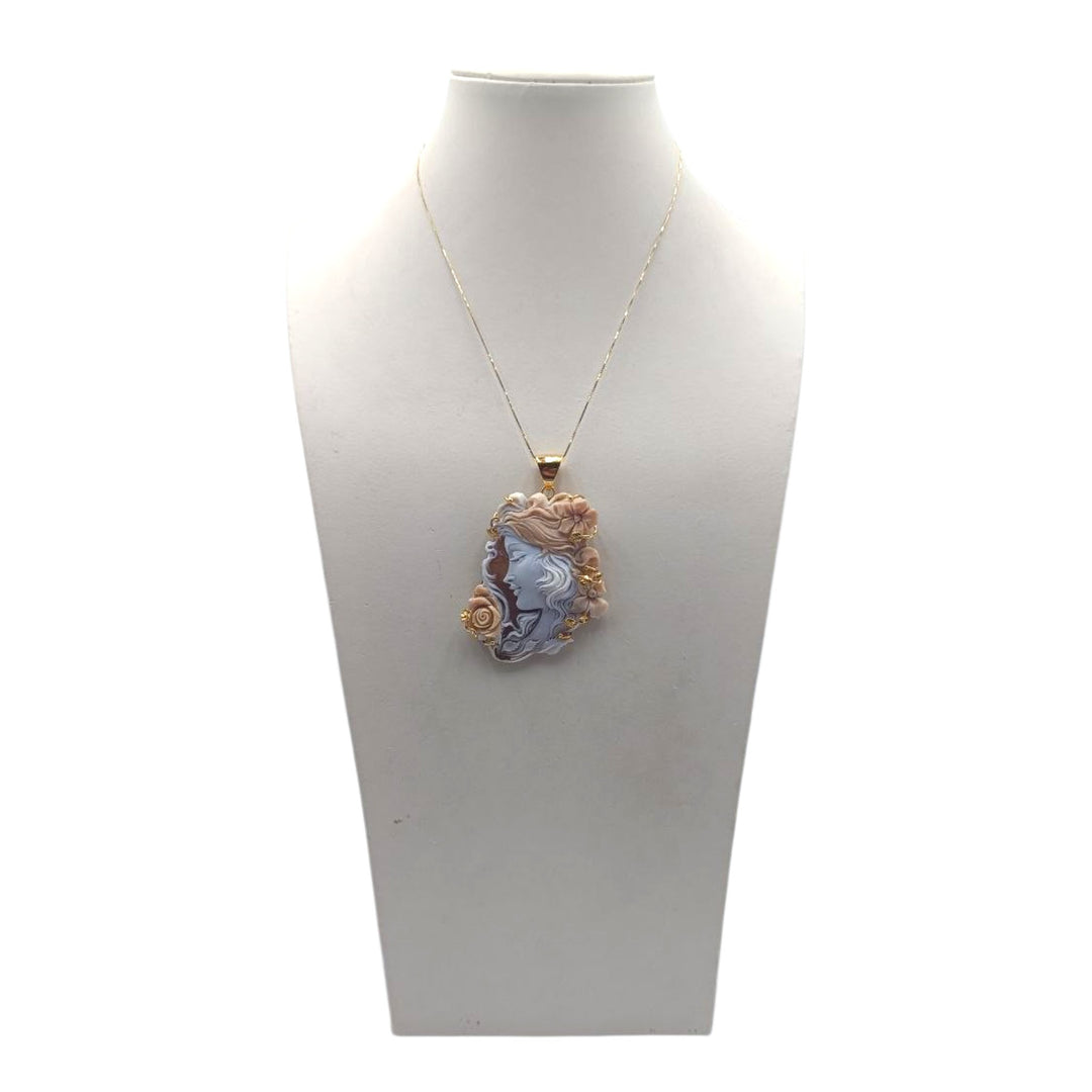 Ciondolo Dea dei Fiori di Cammeo montato in Argento Dorato