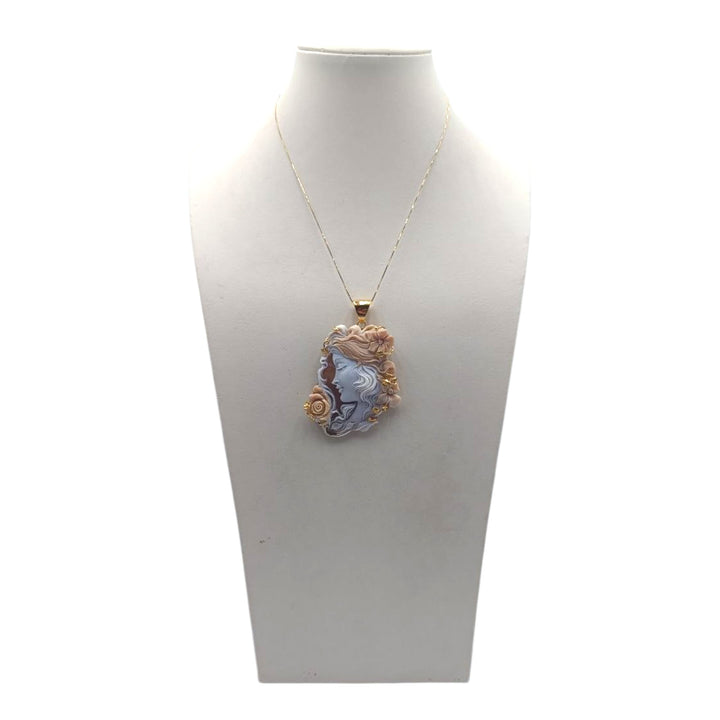 Ciondolo Dea dei Fiori di Cammeo montato in Argento Dorato
