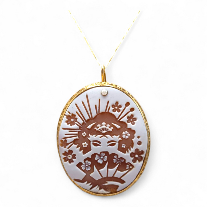 Ciondolo Geisha di Cammeo montato in Argento Dorato