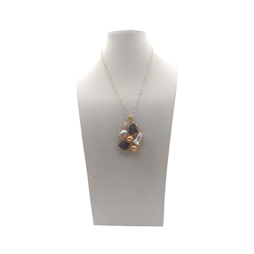 Collana con Ciondolo in Perle Barocche, Corallo, Labradorite e Citrino