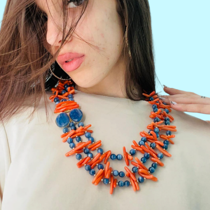 Collana rami in corallo e cianite montata in argento dorato