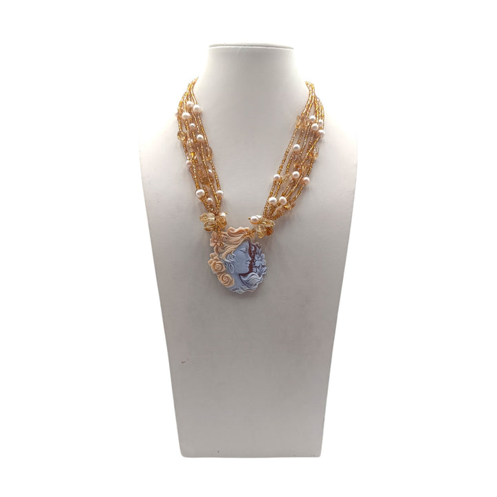 Collana Dama dei fiori di Cammeo, Perle e Cristalli montata in Cotone