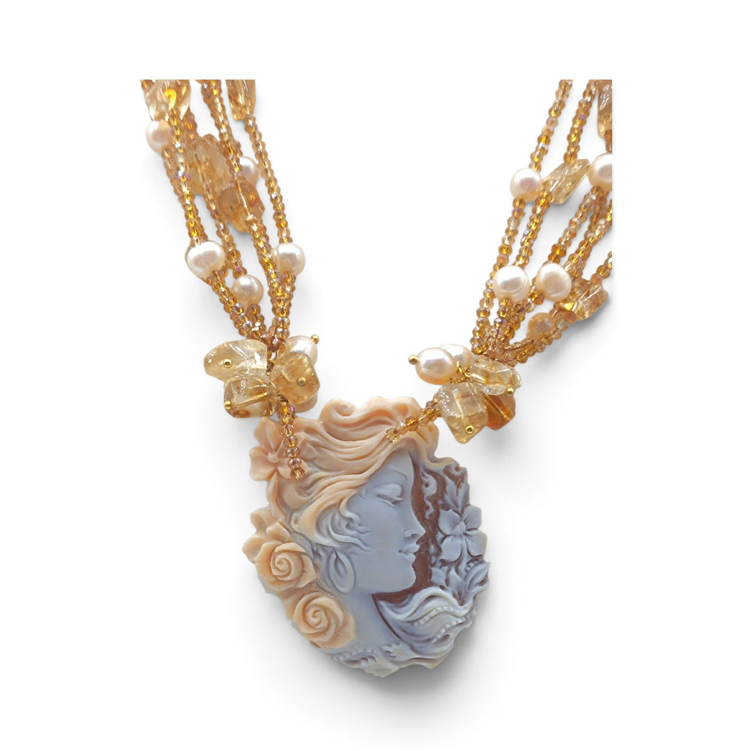 Collana Dama dei fiori di Cammeo, Perle e Cristalli montata in Cotone