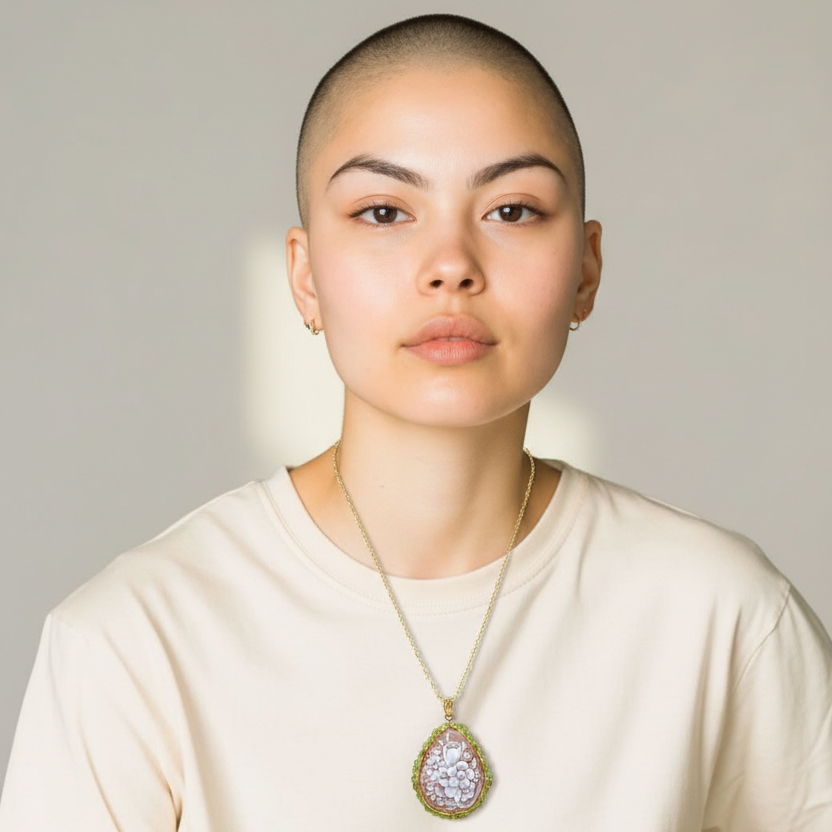 Ciondolo Fiori in Cammeo e Peridoto montato su Argento Dorato