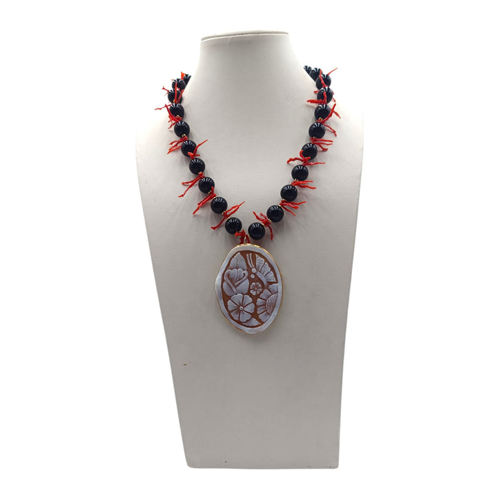 Collana Fiori di Cammeo, Corallo e Agata montata in Argento Dorato