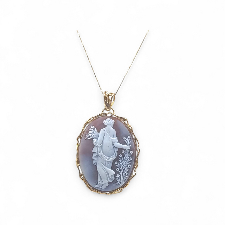 Collana ciondolo "Flora" in cammeo sardonico montato su argento