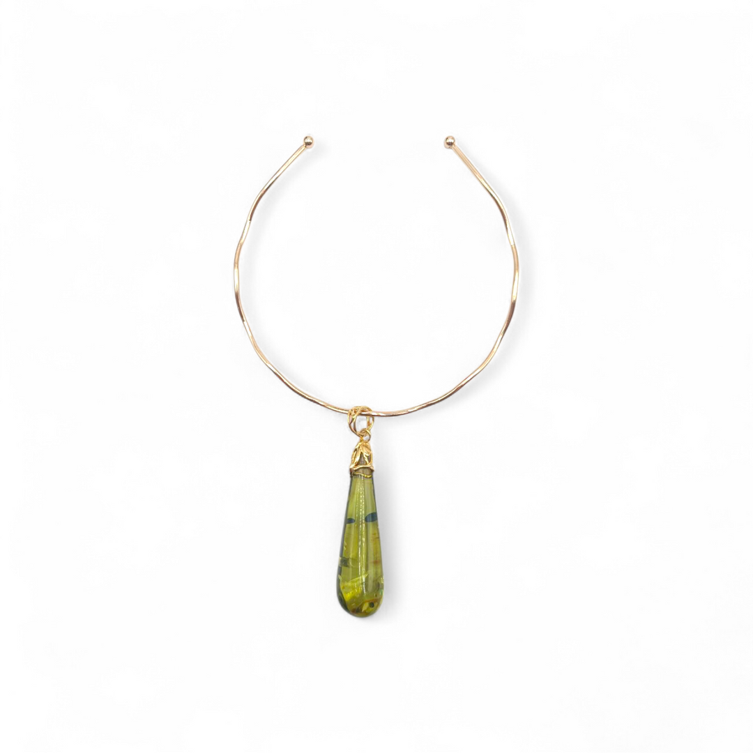 Ciondolo Goccia di Ambra Verde montato in Argento Dorato con Collier