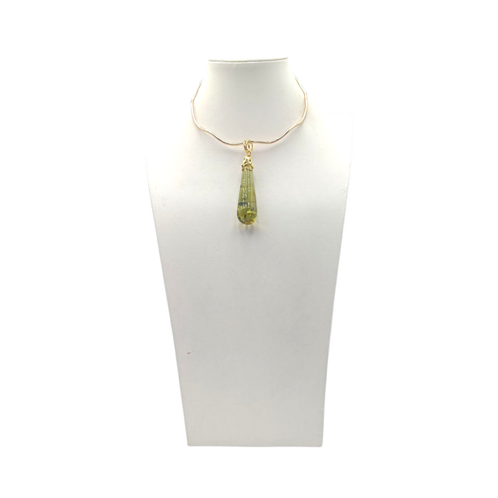 Ciondolo Goccia di Ambra Verde montato in Argento Dorato con Collier