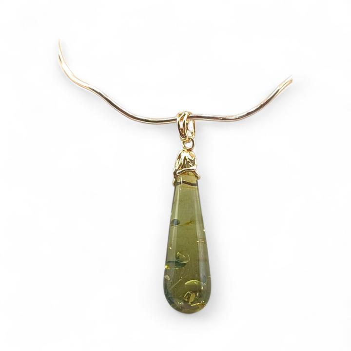Ciondolo Goccia di Ambra Verde montato in Argento Dorato con Collier
