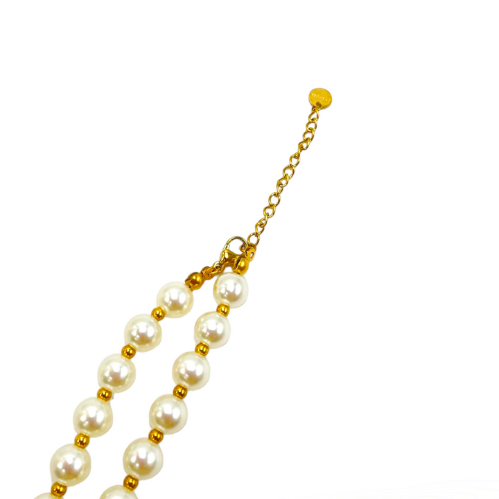 Flower and pearl necklace