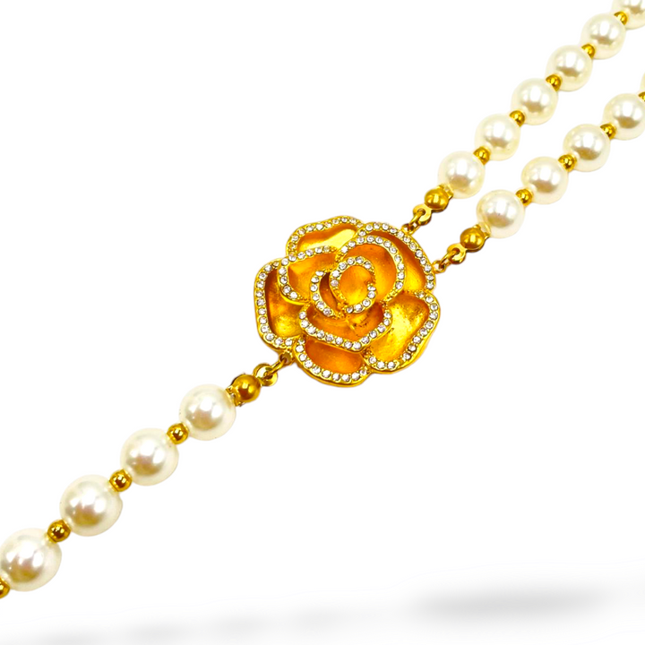 Flower and pearl necklace