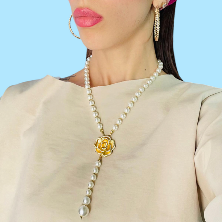 Flower and pearl necklace
