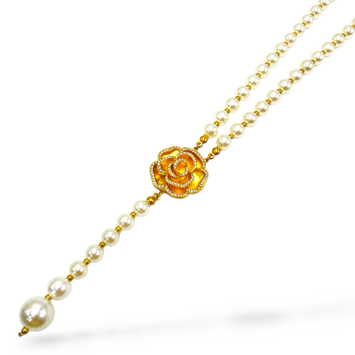 Flower and pearl necklace