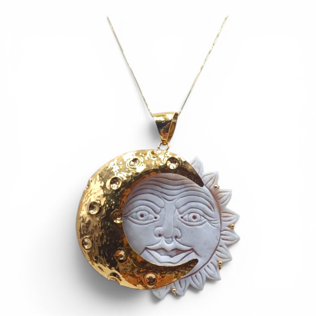 Ciondolo Sole Luna di Cammeo montato in Argento Dorato