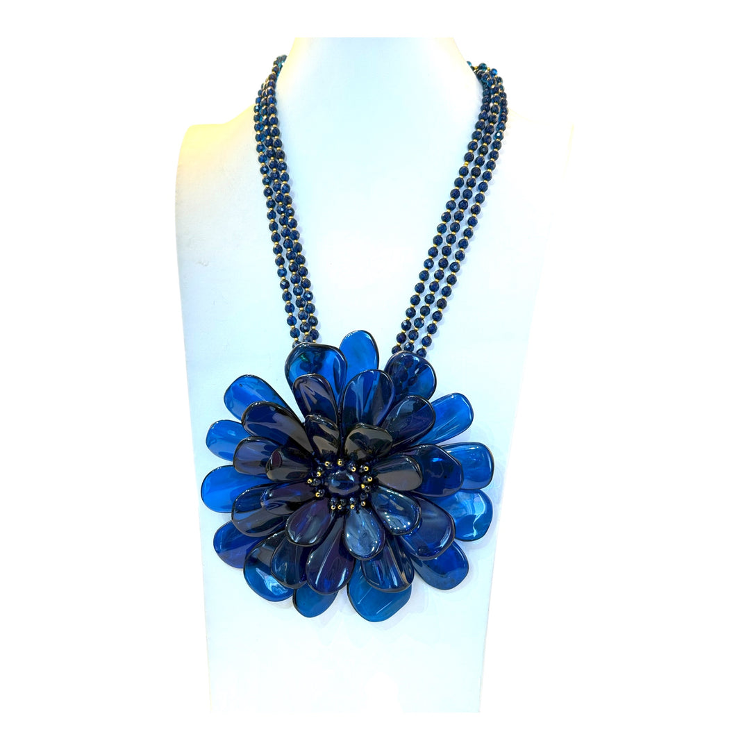 Collana Fiore Orchidea in Ambra Blu e Ematite Dorata