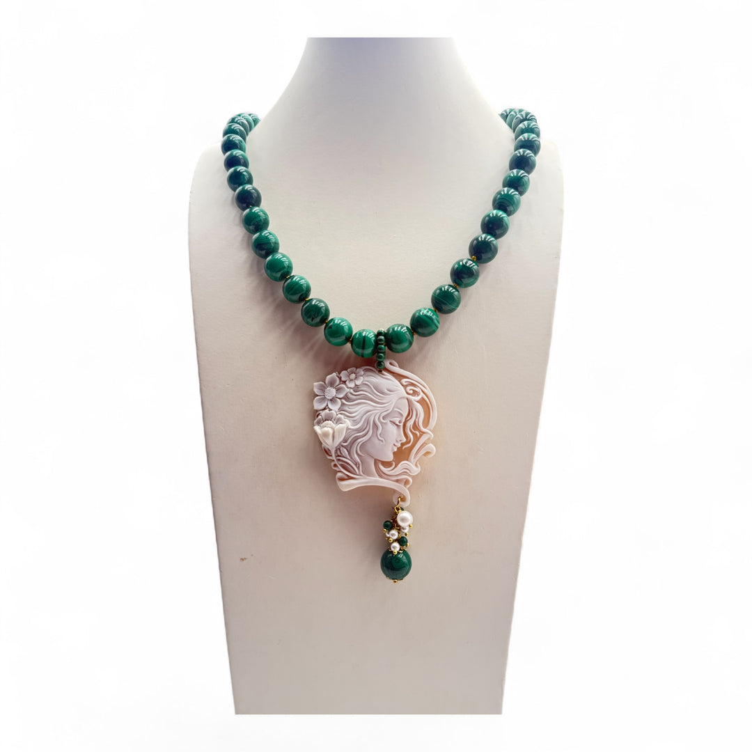 Collana “Dama Malachis” di cammeo sardonico e malachite