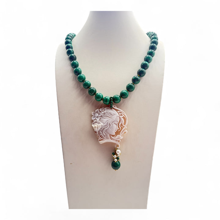 Collana “Dama Malachis” di cammeo sardonico e malachite
