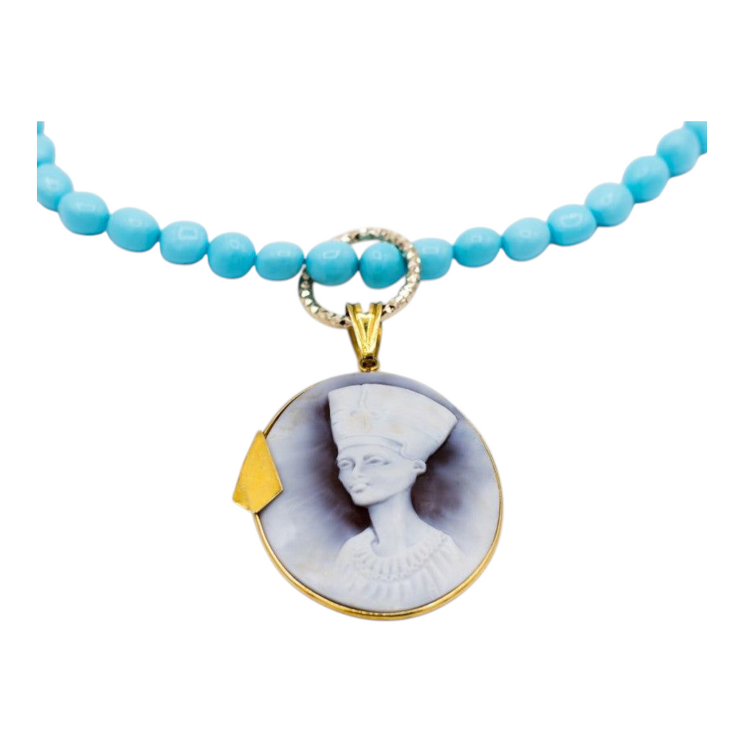 Collana ciondolo Cleopatra in cammeo montata su argento Lucia Vitiello Gioielli di Napoli