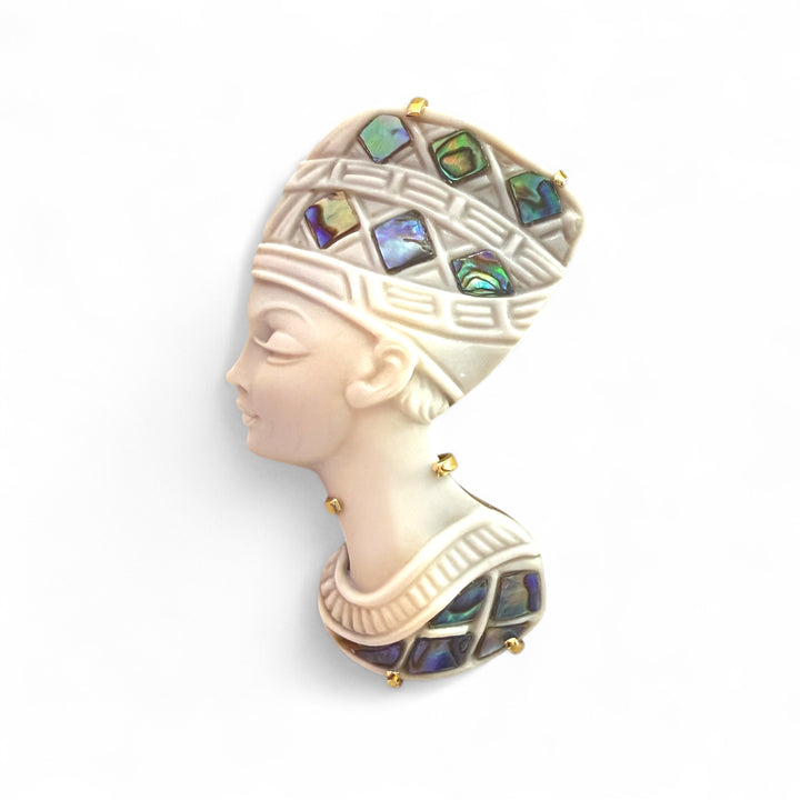 “Nefertiti” pendant necklace with sardonic cameo and mother-of-pearl set in silver