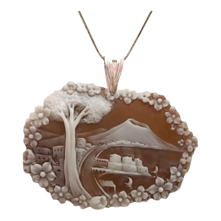 Collana ciondolo Vesuvio in cammeo montato su argento