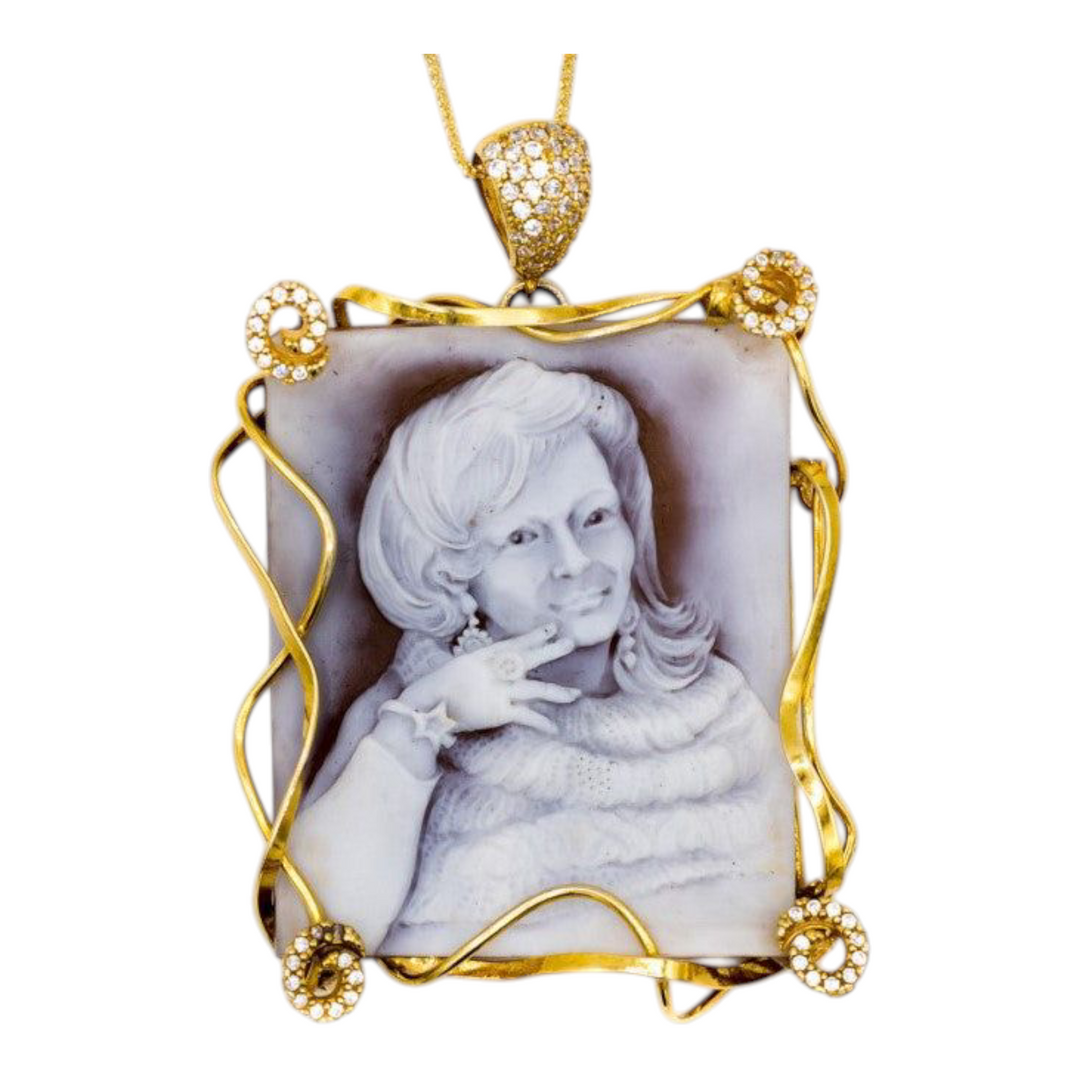 Collana ciondolo autoritratto in cammeo montato su argento Lucia Vitiello Gioielli di Napoli