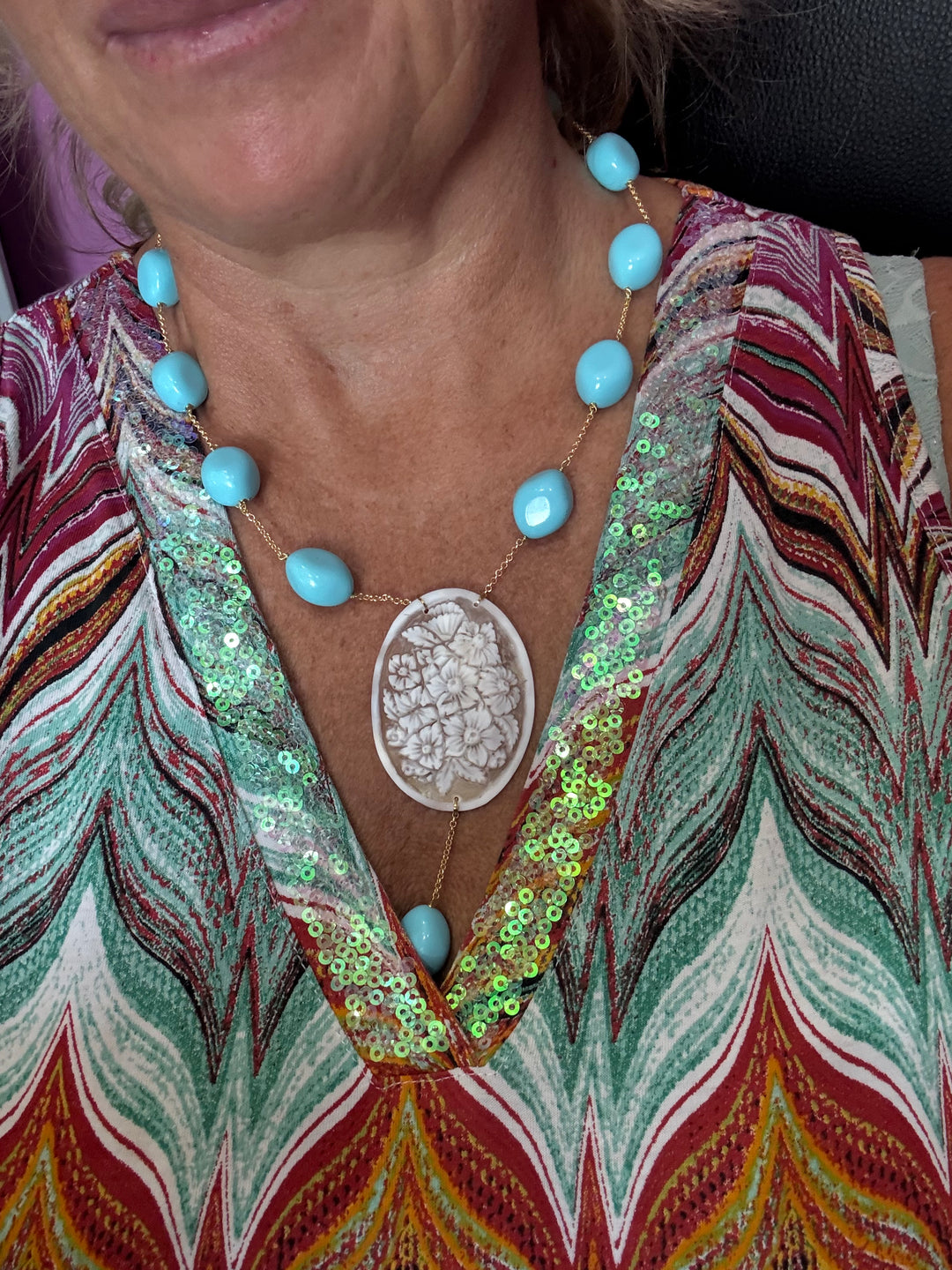 "Flower Cameo" pendant necklace made of sardonic cameo mounted in turquoise paste and nickel-free steel