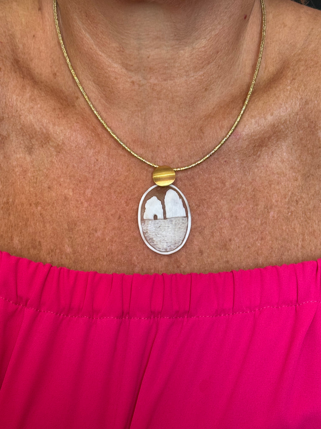 Collana ciondolo “caprese” di cammeo sardonico montato in argento