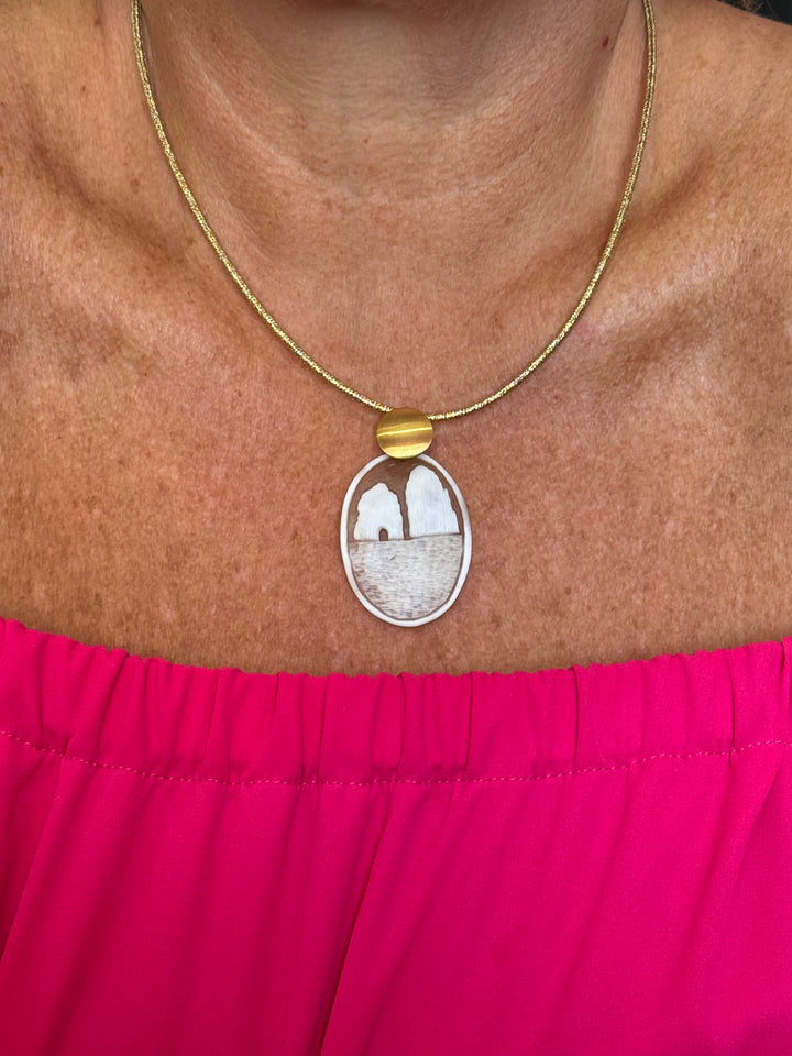 Collana ciondolo “caprese” di cammeo sardonico montato in argento
