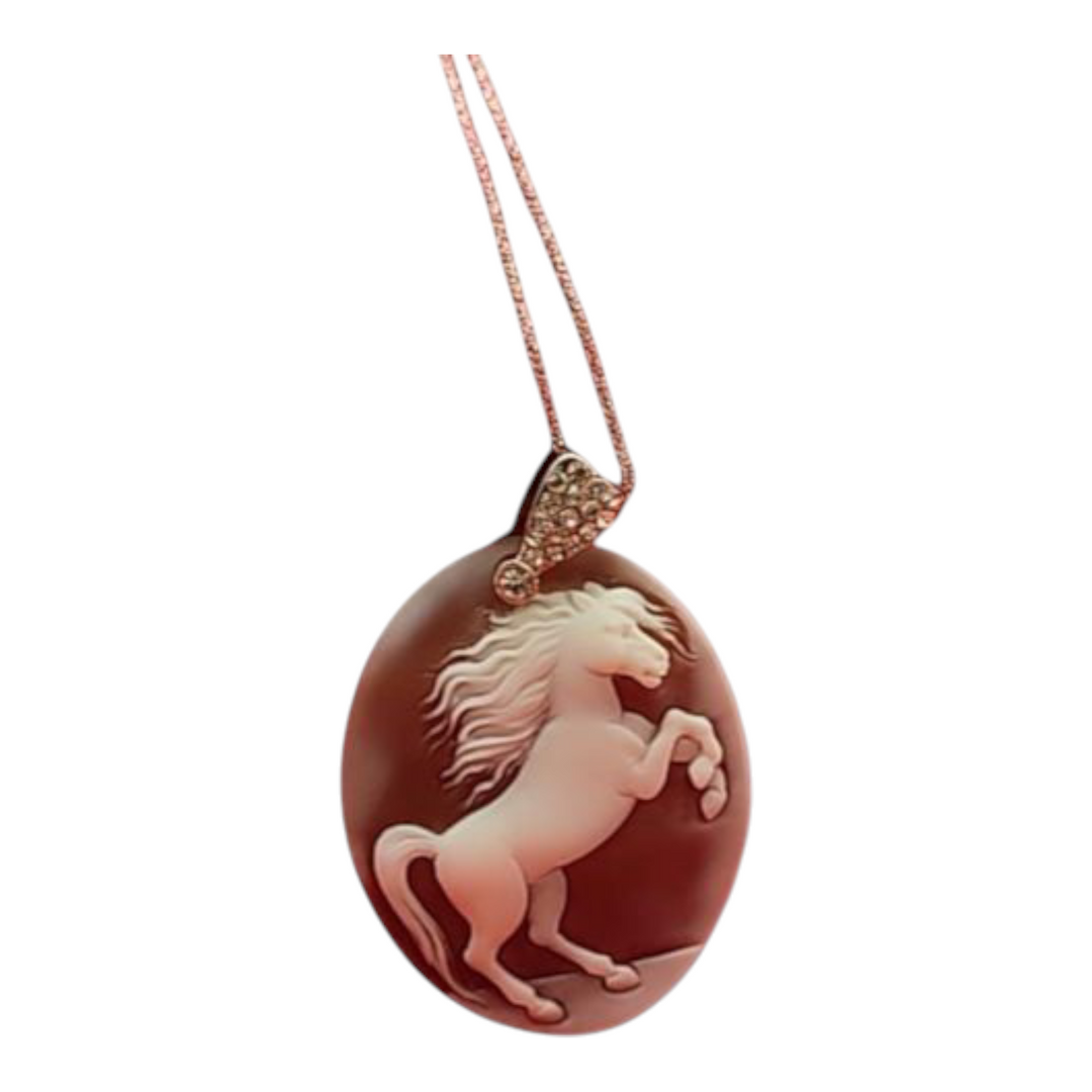 Collana ciondolo cavallo in cammeo montato su argento Lucia Vitiello Gioielli di Napoli