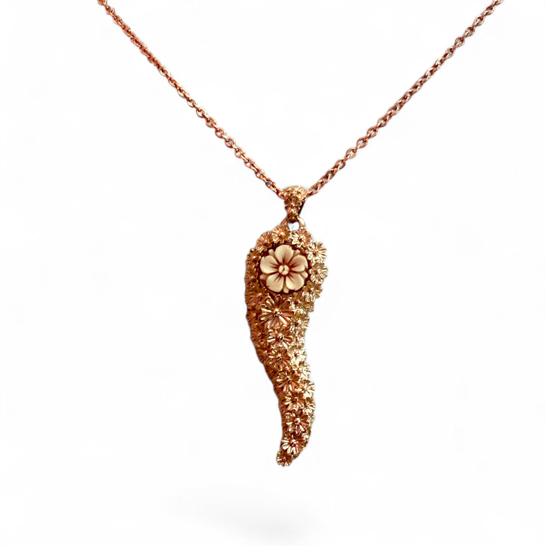 Collana “ciondolo corno” cammeo montato in argento