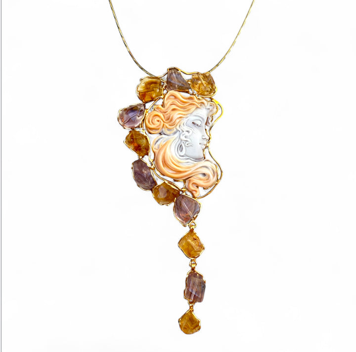 Collana ciondolo “dama Ametista” di cammeo sardonico montata in argento citrino e ametista