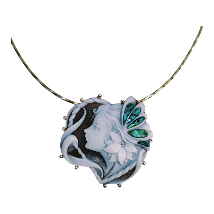 Cameo kitten pendant necklace mounted on silver
