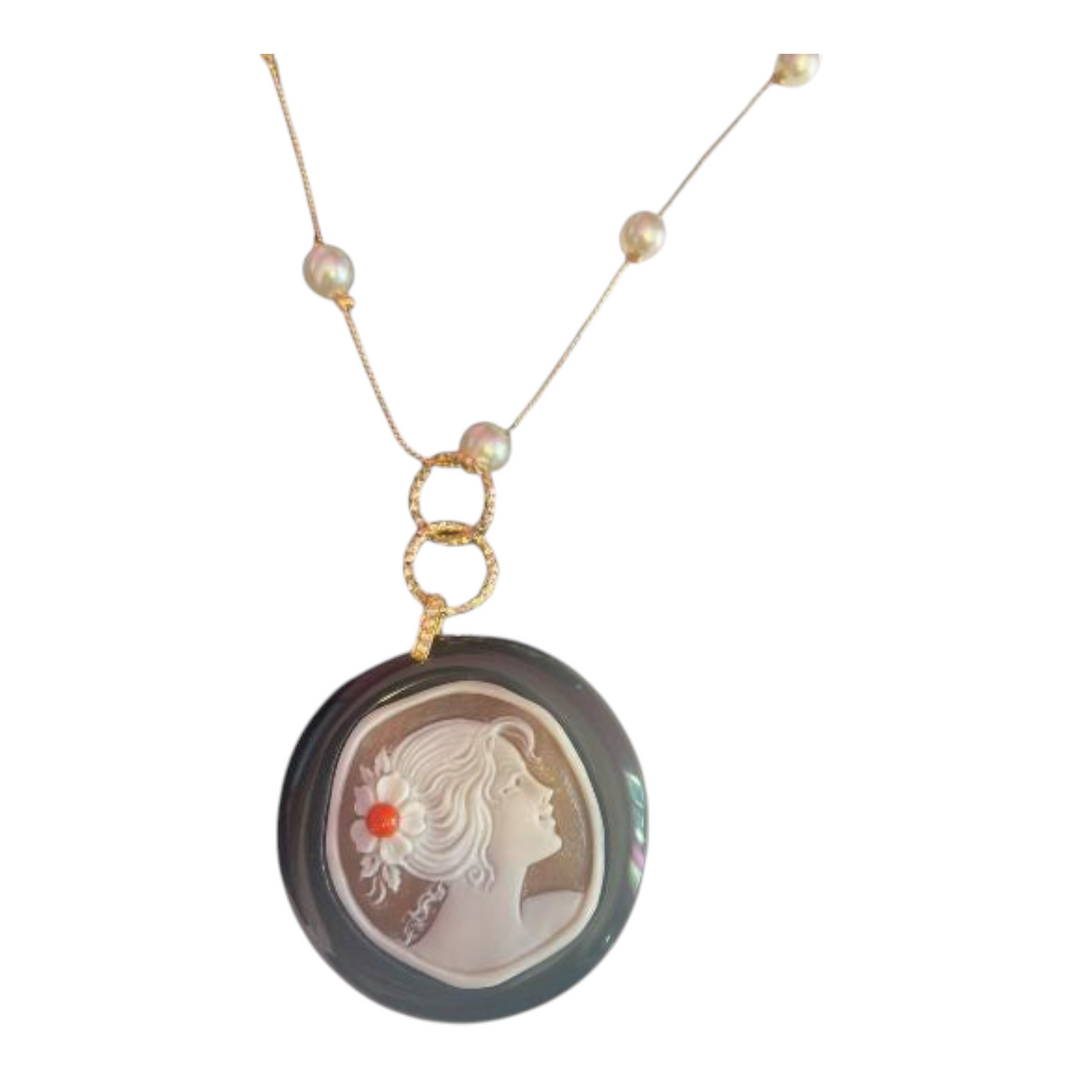 Collana ciondolo dea della serenità in cammeo montato su argento Lucia Vitiello Gioielli di Napoli