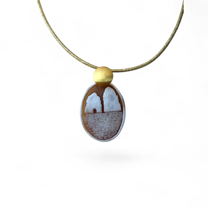 Collana ciondolo “ faraglioni di Capri” di cammeo sardonico montato in argento