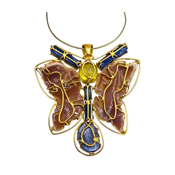Collana ciondolo farfalla di cammeo montato in ambra blu, Ambra verde e argento galvanica oro