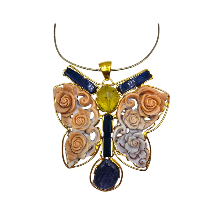 Collana ciondolo farfalla di cammeo montato in ambra blu, Ambra verde e argento galvanica oro