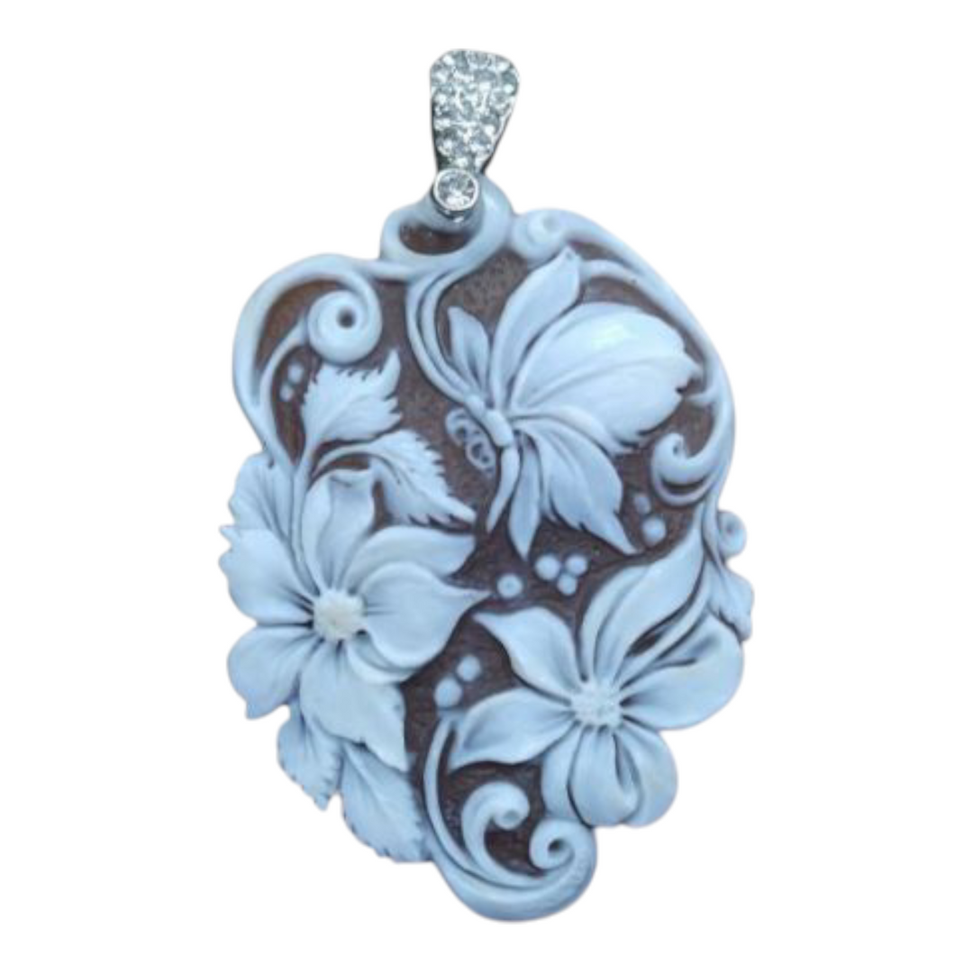 Collana ciondolo farfalla e fiore in cammeo montato su argento Lucia Vitiello Gioielli di Napoli