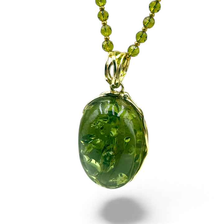 Collana con Ciondolo Ovale in Ambra Verde montato in Argento Dorato