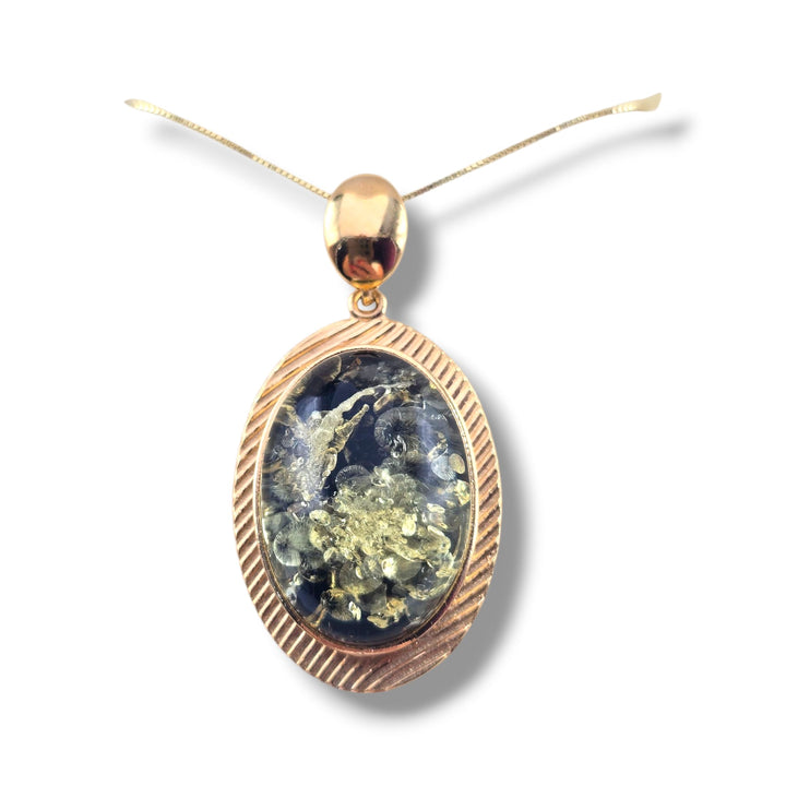 Collana ciondolo ovale di ambra verde montato in argento dorato