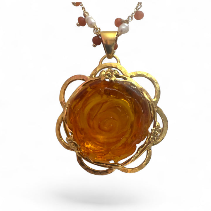 Collana ciondolo “rosa di ambra” montato su argento galvanica oro