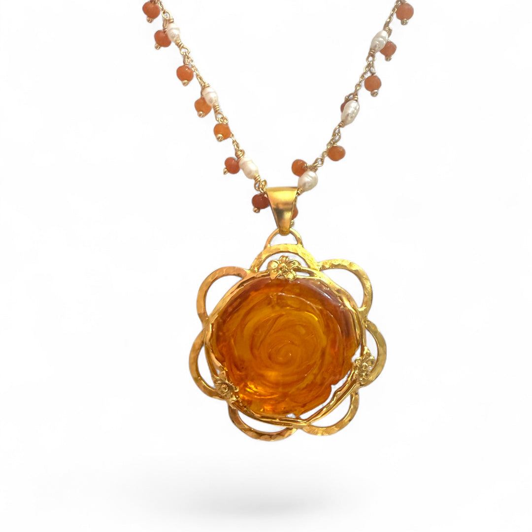 Collana ciondolo “rosa di ambra” montato su argento galvanica oro