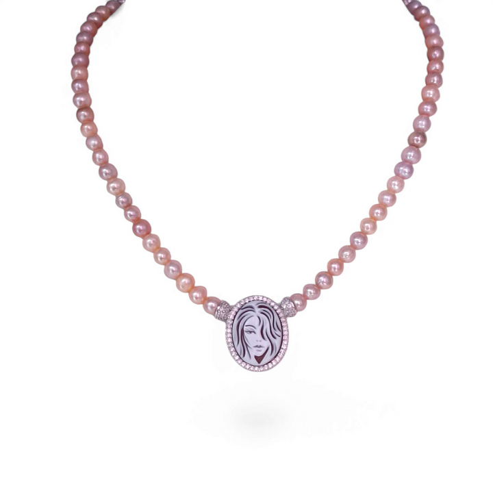 "Solo lei" pendant necklace in sardonic cameo mounted on pearls and silver zirconia.